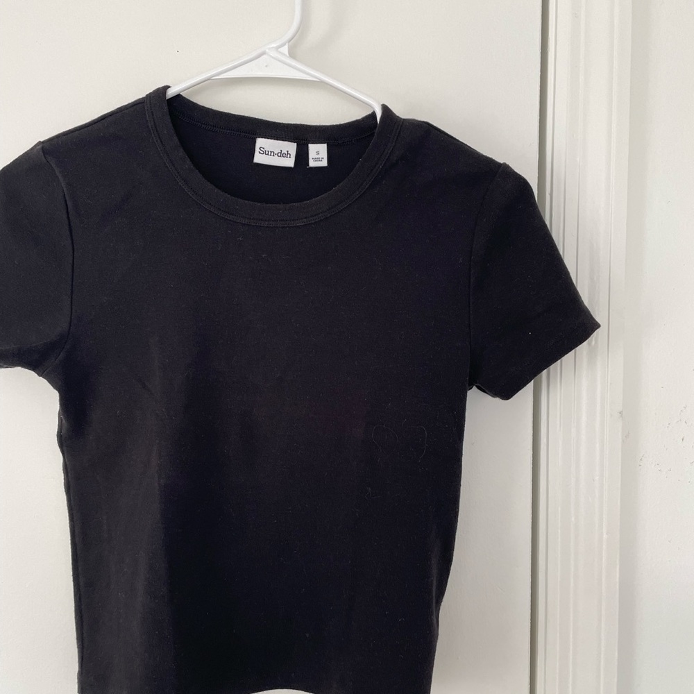 Aritzia Sun-deh black shirt